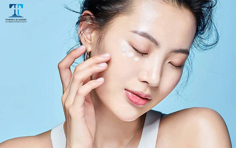 Tuyệt đối không được quên vùng mắt nhạy cảm
