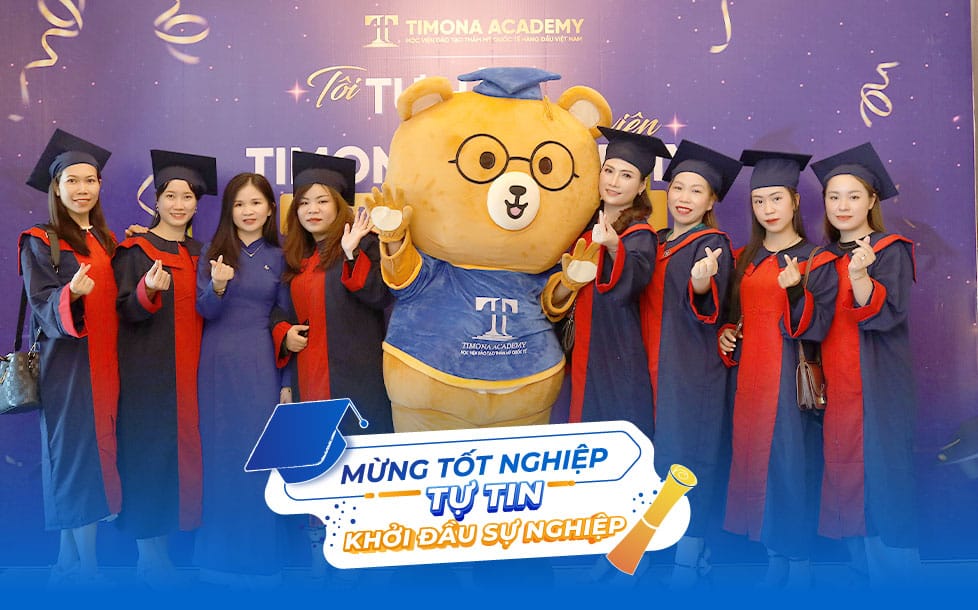 Các bạn học viên checkin cùng gấu Timo