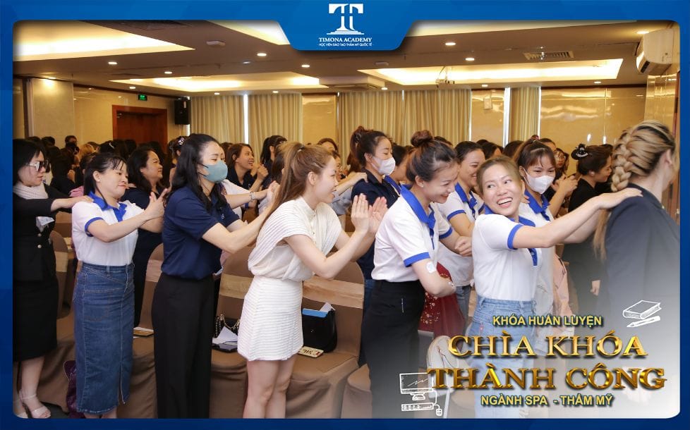 Trò chơi gắn kết tập thể tại khóa huấn luyện