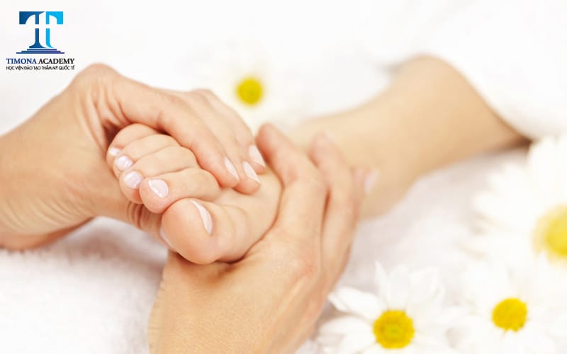 Học massage chân tại Timona Academy