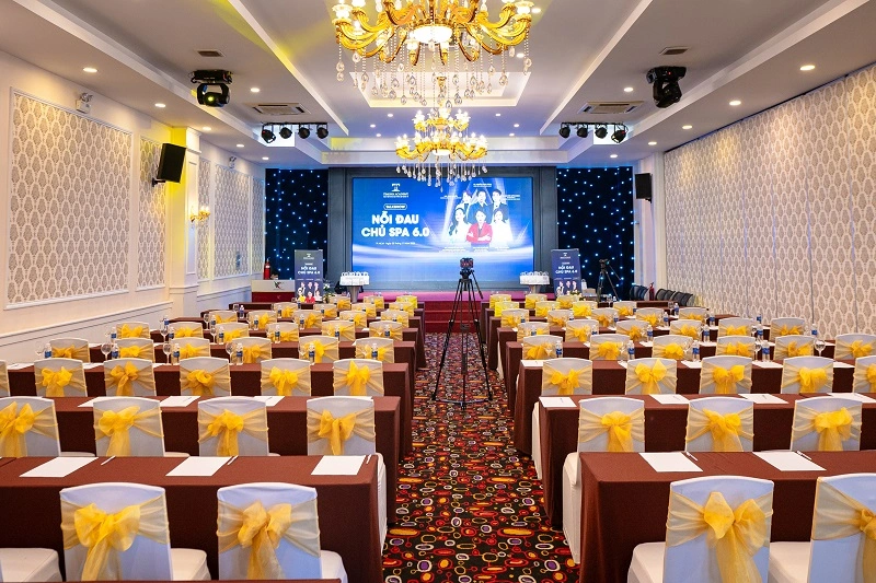 Không gian tổ chức Talk Show được Timona Academy chú trọng đầu tư chỉn chu, sang trọng