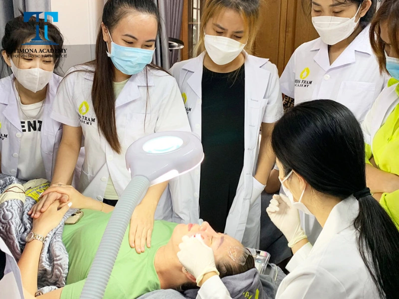 Học viện thẩm mỹ Miss Trâm cung cấp chương trình phun xăm cấp tốc với nội dung kiến thức phong phú