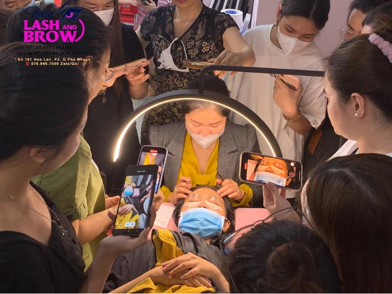 Hani Lash & Brow địa điểm học nối mi TPHCM chất lượng 