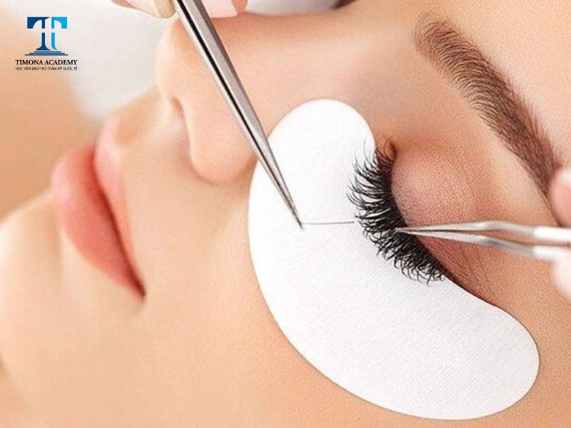Trung bình tổng chi phí học nối mi tầm 15-20 triệu