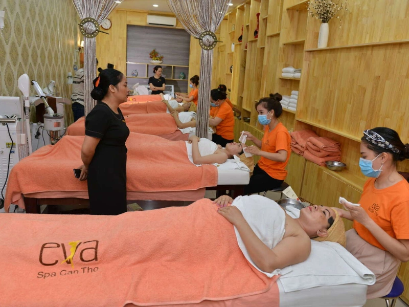 Khóa phun xăm tại Eva Spa vào giờ thực hành