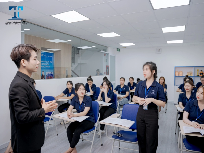 Học viên khóa học nối mi tại Timona Academy