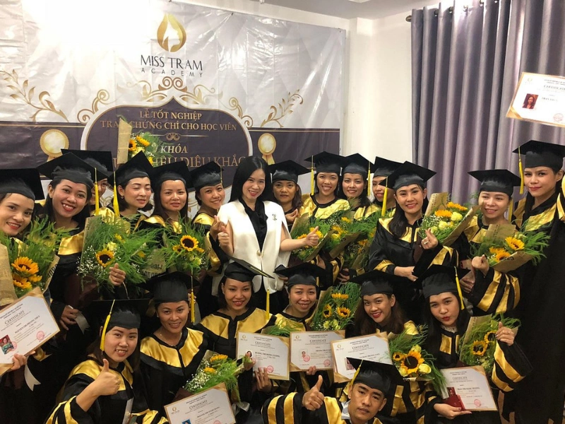 Học viện Miss Tram nổi tiếng với các khóa học phun xăm