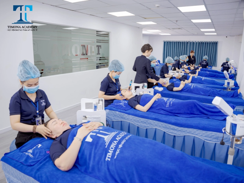 Tham gia khóa học spa sẽ giúp bạn tự tin hơn khi mở spa