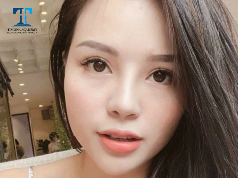 Khuôn mặt trong trẻo sau khi nối mi