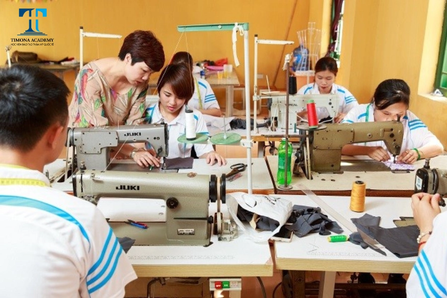 Nghề may phù hợp với những người đã có con nhỏ