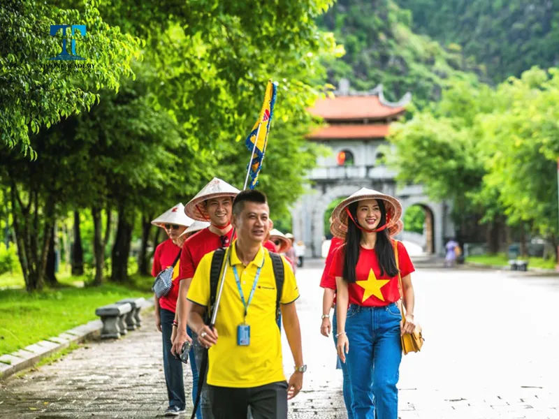 Hướng dẫn viên du lịch