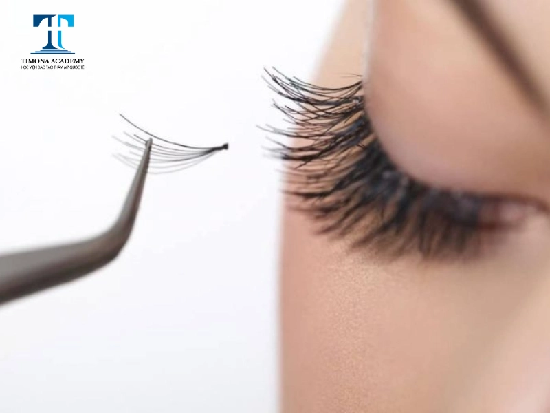 Quy trình nối mi thực hiện cẩn thận