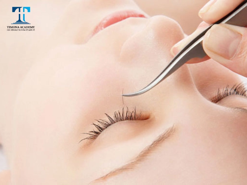 Quy trình nối mi kylie cần được thực hiện tỉ mỉ