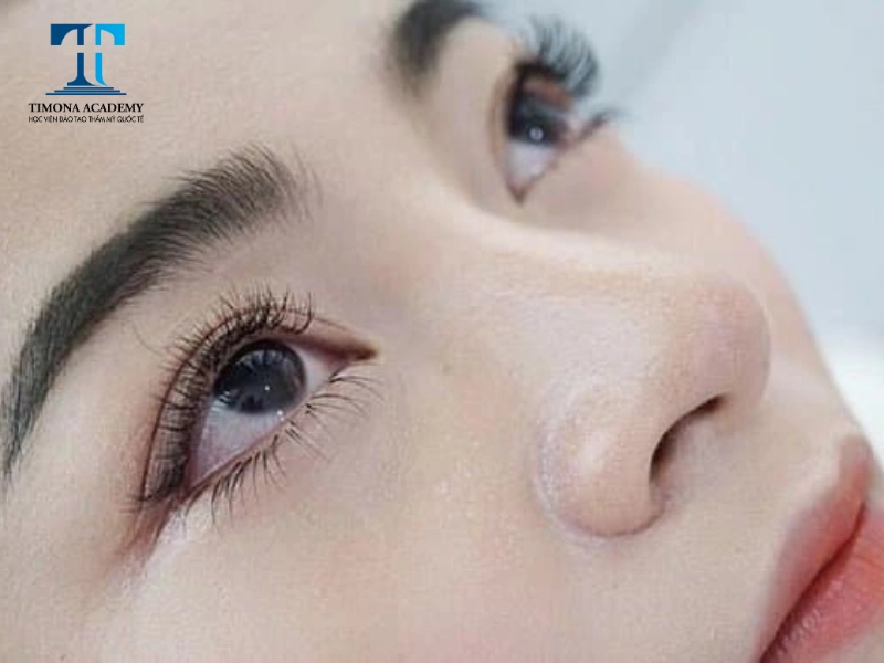 Kiểu mi cong cuốn hút