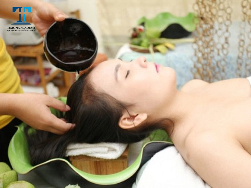 Gội đầu dưỡng sinh giúp làm sạch tóc và thư giãn