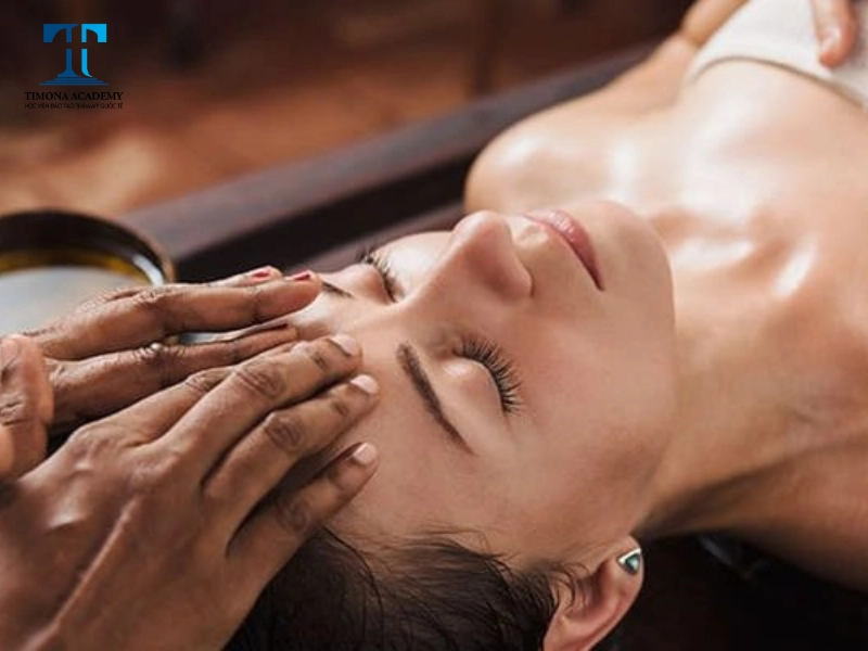 Quy trình gội đầu dưỡng sinh bao gồm nhiều bước