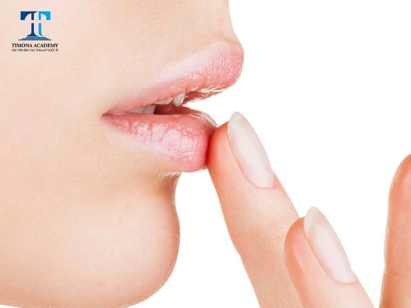 chăm sóc môi sau phun đúng cách là điều quan trọng