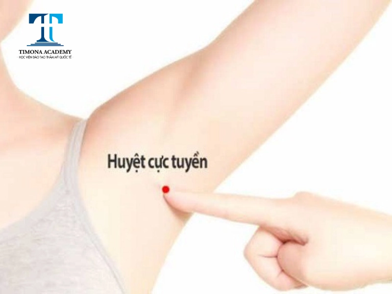 Huyệt cực tuyền nằm ở dưới nách