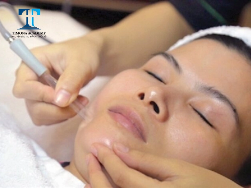 Máy hút mụn giúp làm sạch nhân mụn