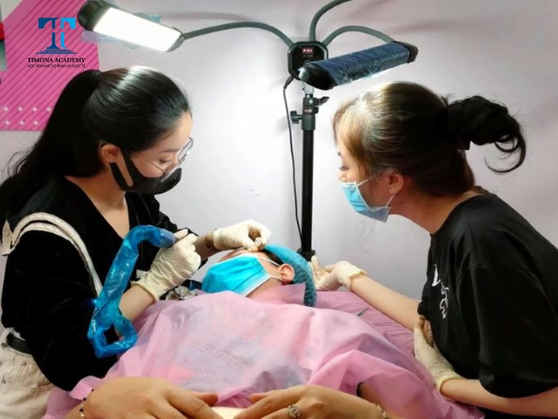 Mở tiệm phun xăm thẩm mỹ cần chuẩn bị chi phí thuê nhân viên