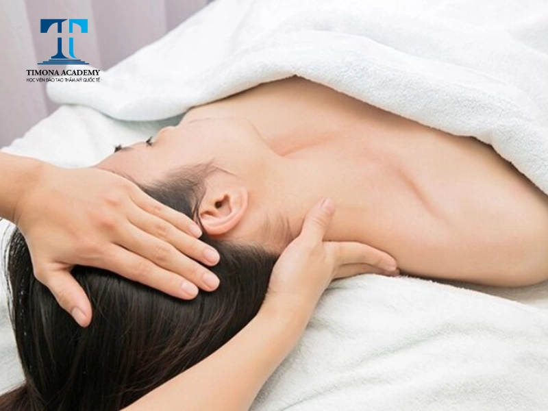 Hai bả vai cũng cần được massage