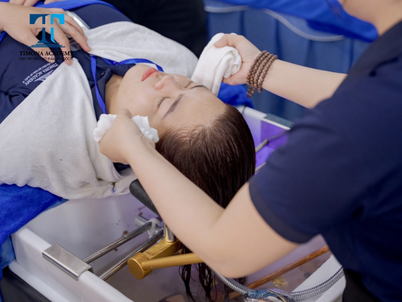 Khóa học massage body tại Học viện đào tạo thẩm mỹ quốc tế Timona 