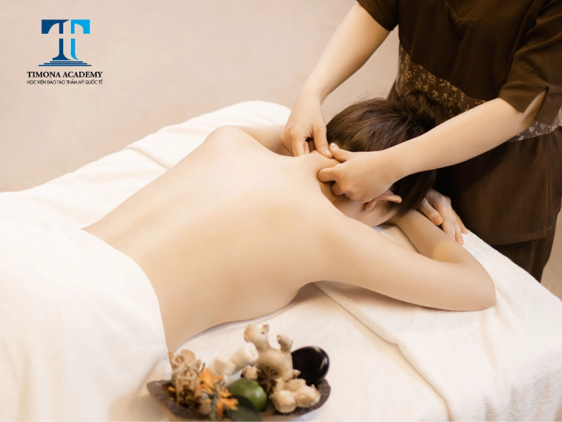 Miết theo đường dài ở hai bên cổ để giảm đau đầu