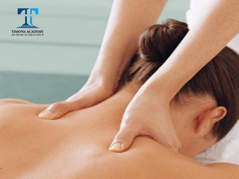 Áp dụng kỹ thuật massage vai để thư giãn cơ thể