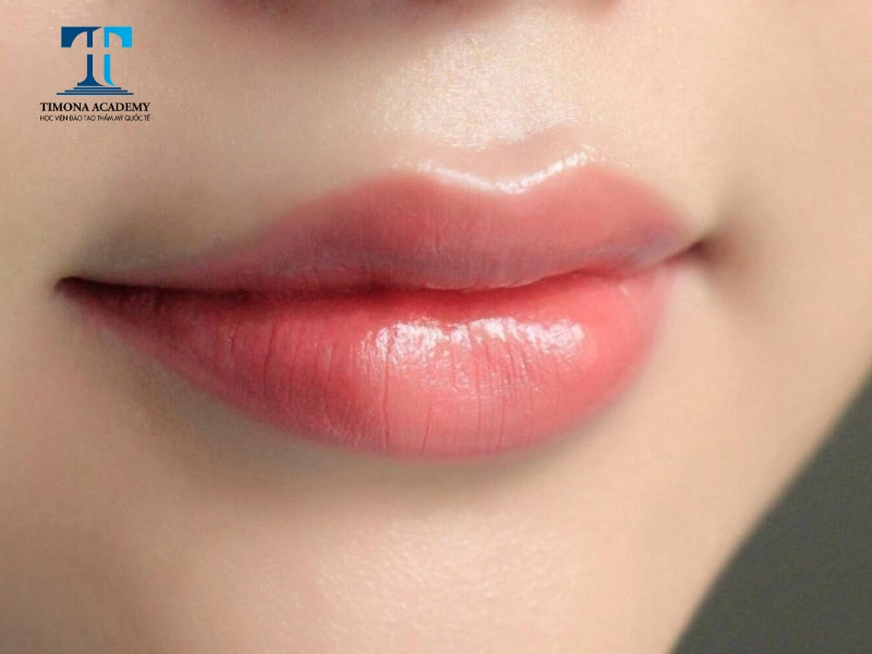 Xử lý môi loang màu nhẹ không quá khó