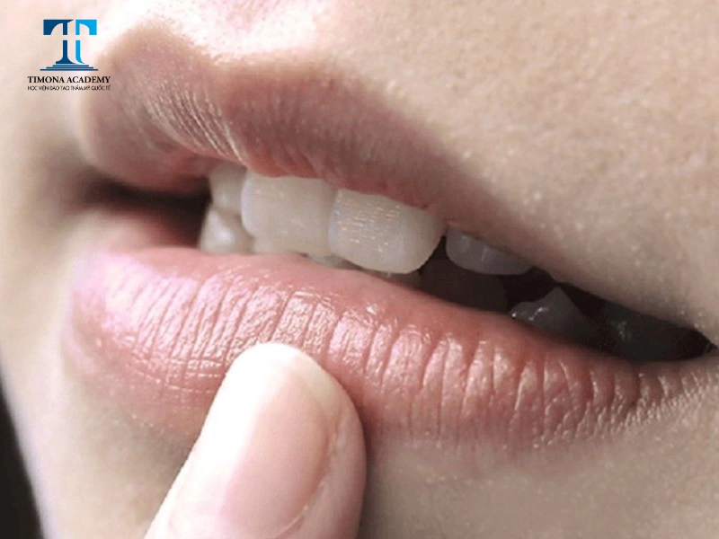 tình trạng phun môi không lên màu nhiều người gặp phải