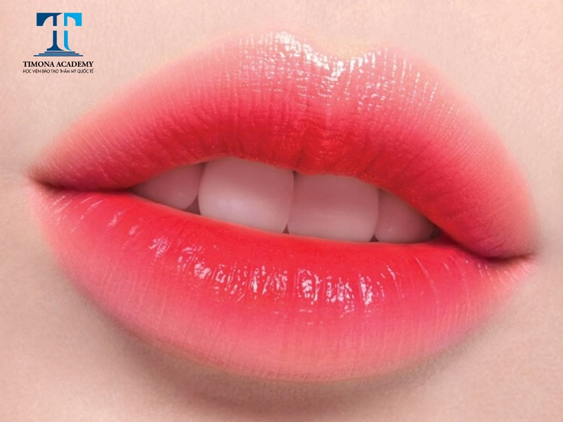 Phun môi Ombre là kỹ thuật có nguồn gốc từ Hàn
