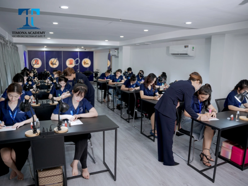 Pha mực khử thâm môi đúng cách với khóa học tại Timona