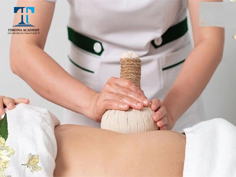Massage giảm mỡ bụng bằng muối
