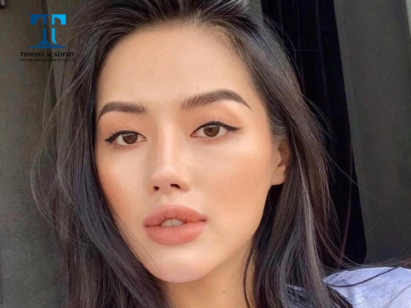 Dáng mẫu môi Tây