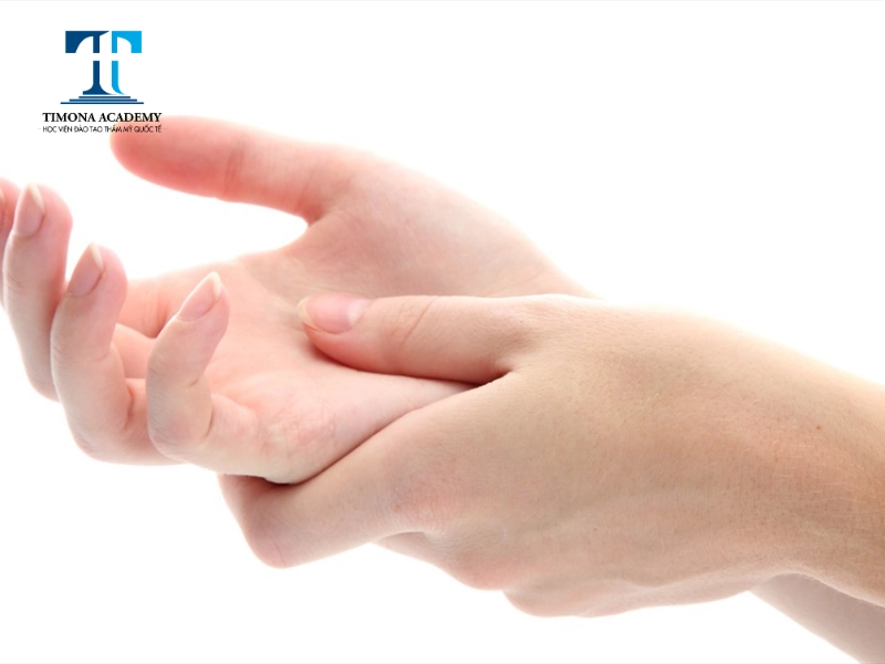 Bàn tay mềm mại, linh hoạt là điều cần có của một KTV