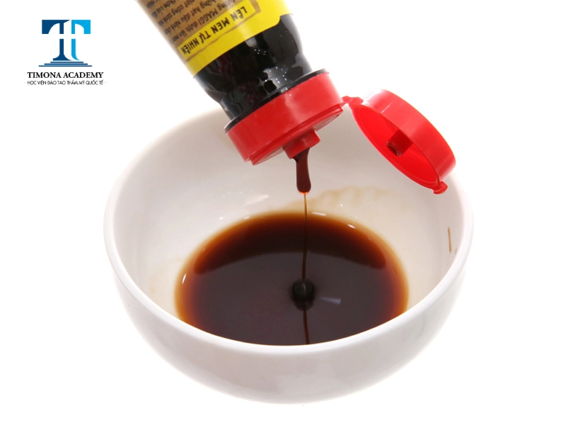 Cần kiêng nước tương để tránh làm tổn thương môi