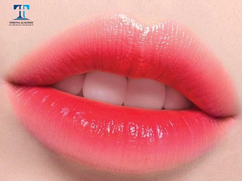 Phun môi màu đỏ hồng phù hợp với mọi đối tượng khách hàng
