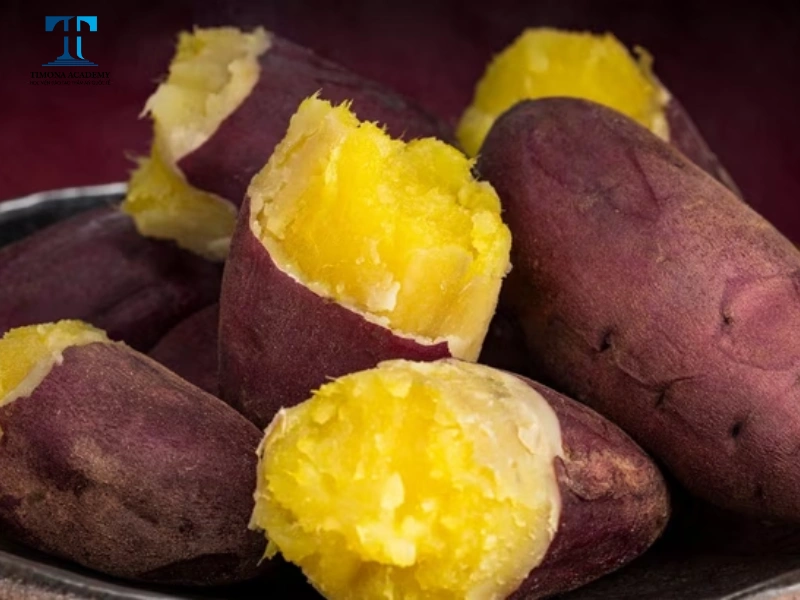 Sau phun xăm môi nên ăn khoai lang luộc hoặc hấp để giữ nguyên được chất dinh dưỡng có trong khoai