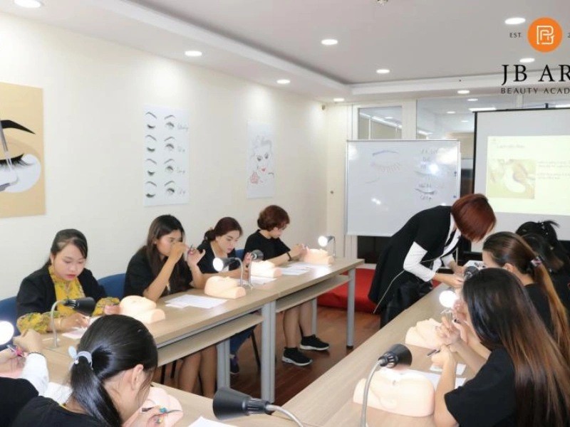 Đội ngũ giáo viên tại Jb Art Academy có nhiều năm kinh nghiệm