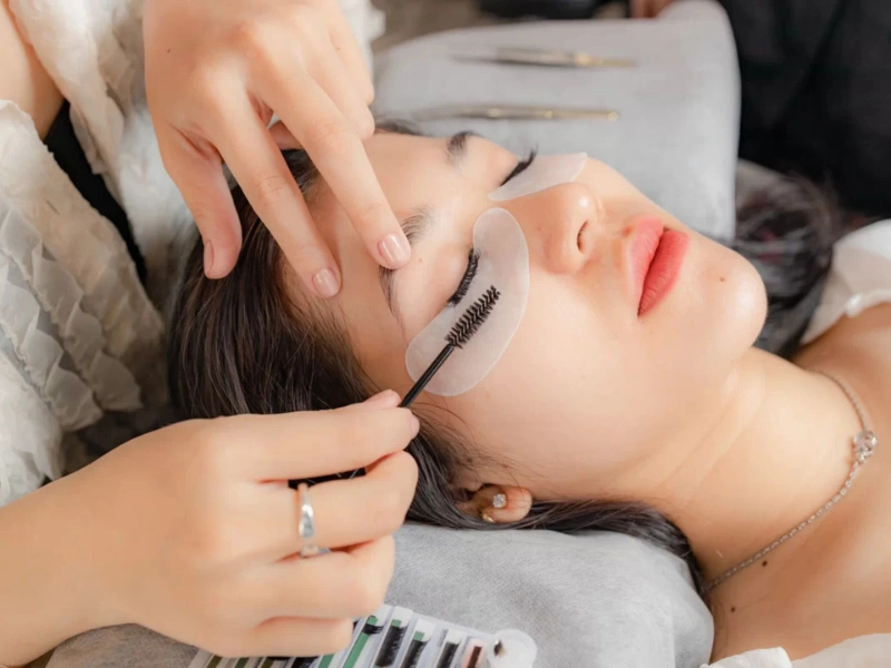 Trường thẩm mỹ LaLi nổi bật với khóa học nối mi cấp tốc