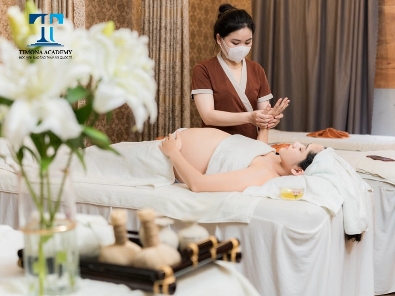 Dịch vụ massage cho mẹ bầu rất được ưa chuộng