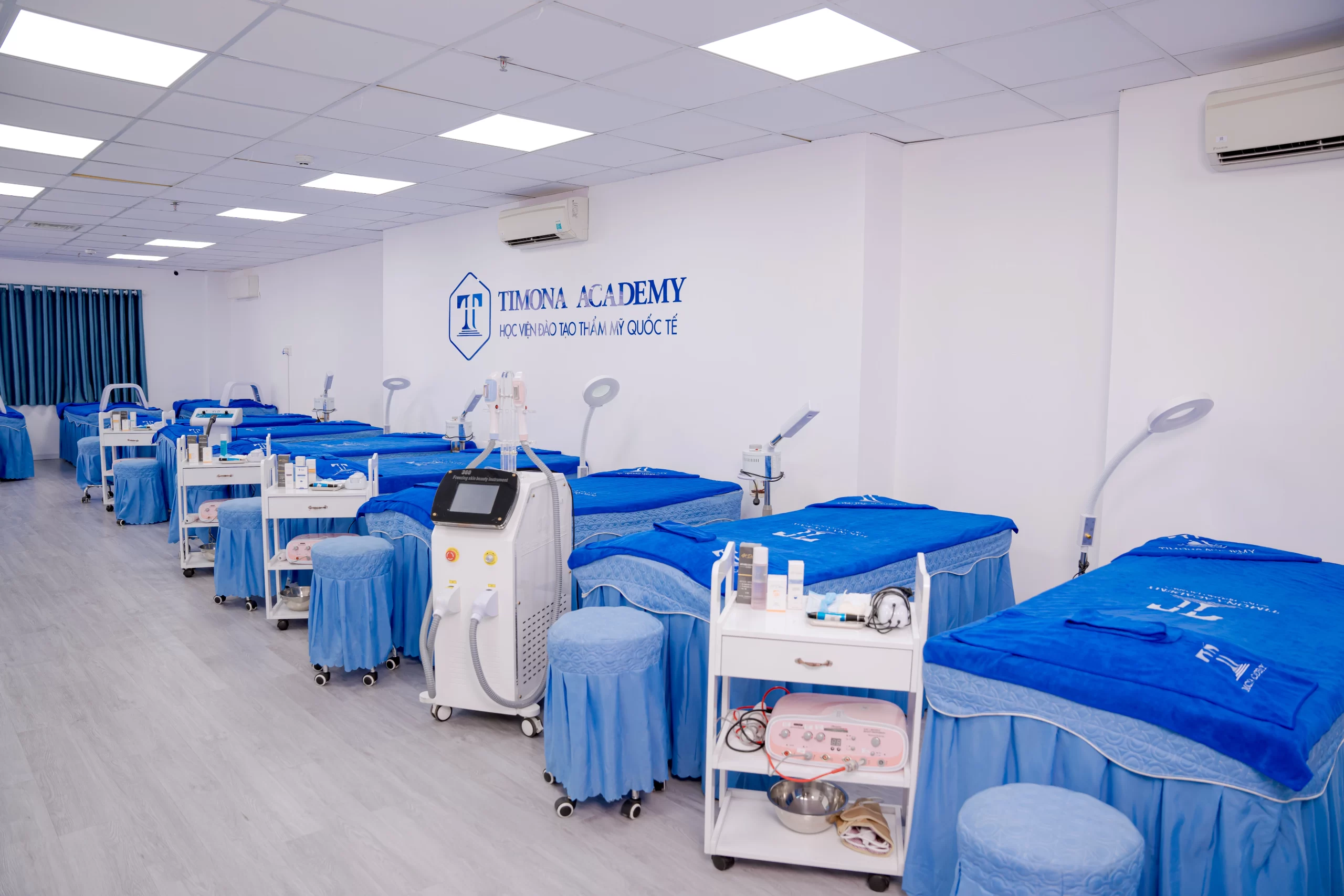 Phòng học thực hành được trang bị đầy đủ công nghệ, trang thiết bị chuẩn spa hiện đại