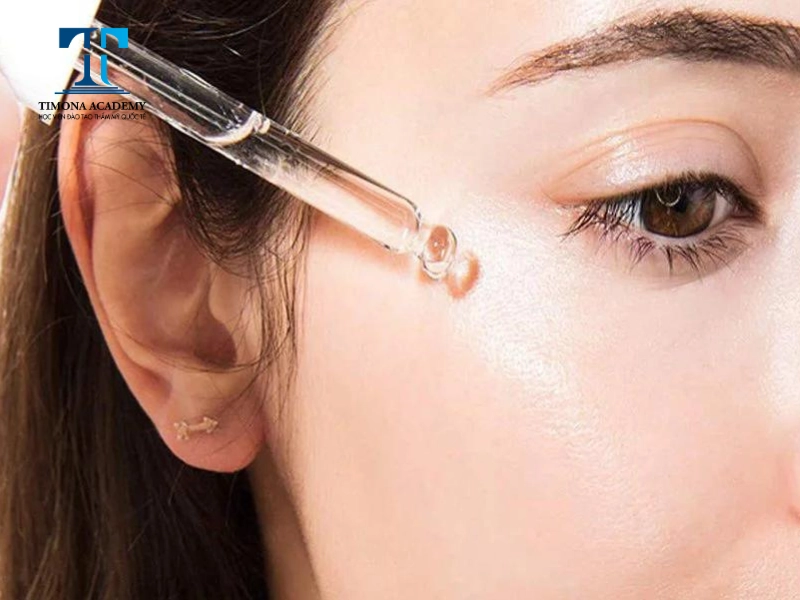 Sử dụng serum nuôi dưỡng da khỏe mạnh