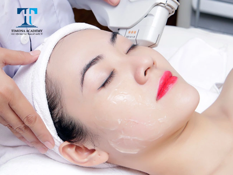 Khác với công nghệ Hifu, Ultherapy sử dụng sóng siêu âm hội tụ vi điểm cường độ cao
