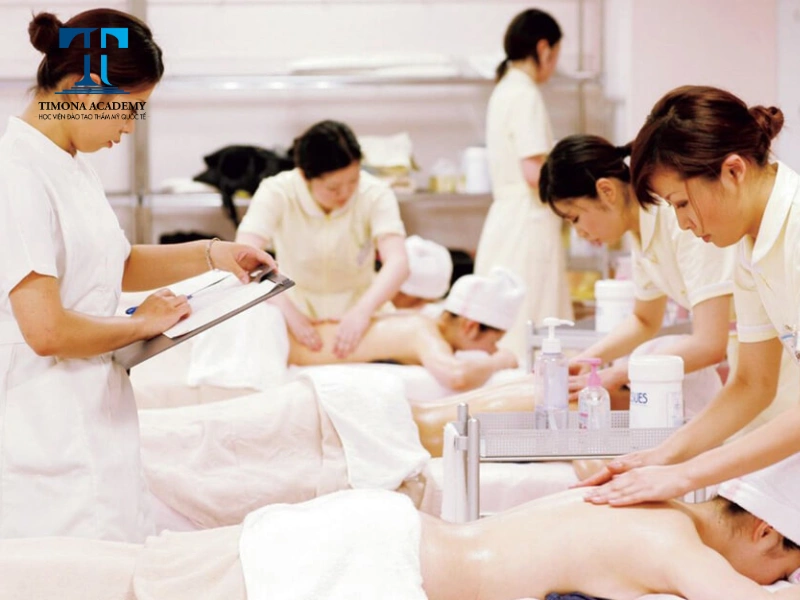 Quản lý spa sẽ điều hành và giám sát mọi hoạt động của spa