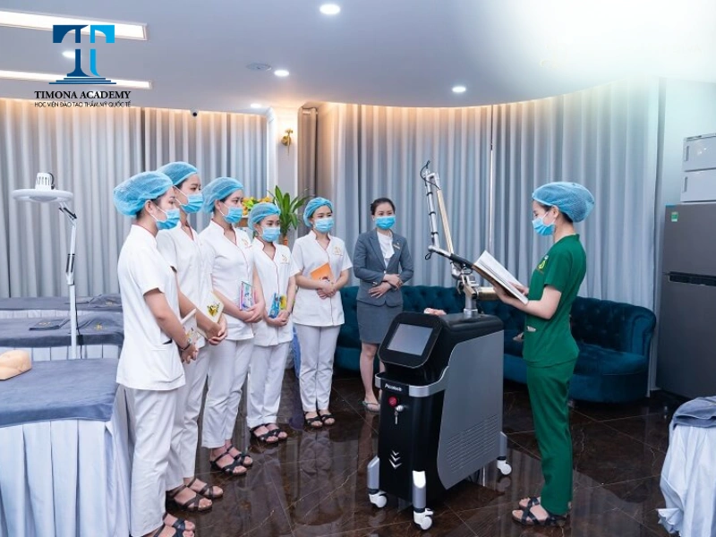 Quản lý spa phải nắm vững kiến thức và kỹ năng chuyên môn