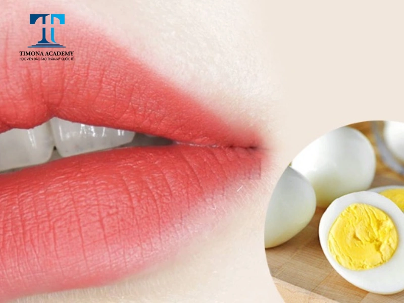 Kiêng ăn trứng gà giúp môi lên màu đều và đẹp sau phun xăm