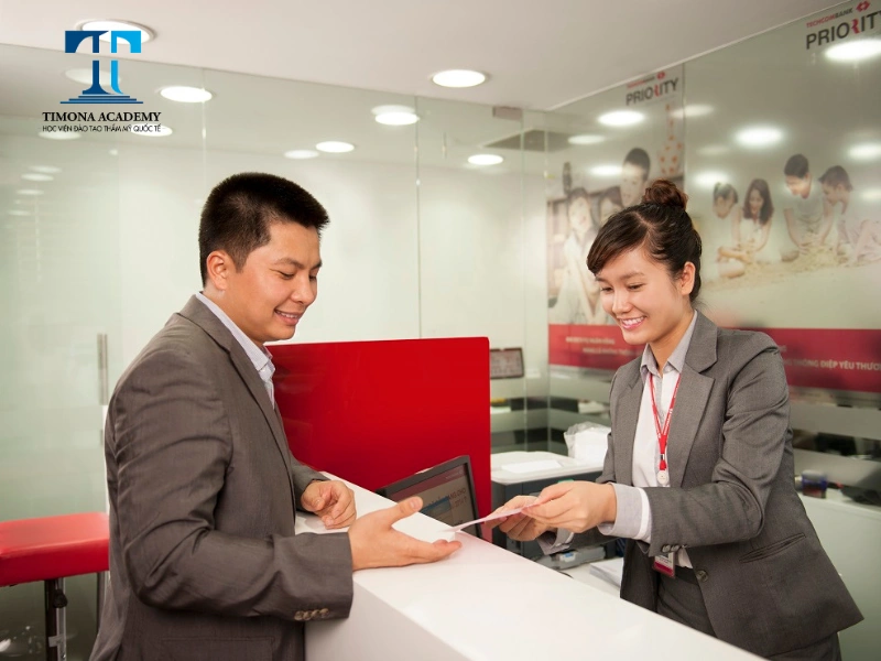 làm ngân hàng ổn định và có thu nhập tốt