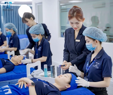 Đáp ứng nhu cầu nhân lực
