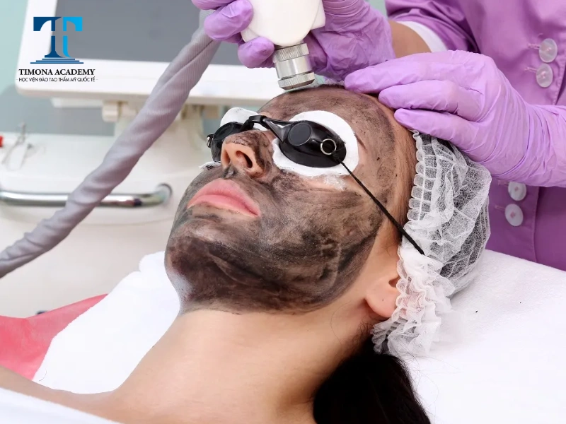 Lớp carbon sẽ bị tia laser phá hủy và tạo ra nhiệt năng